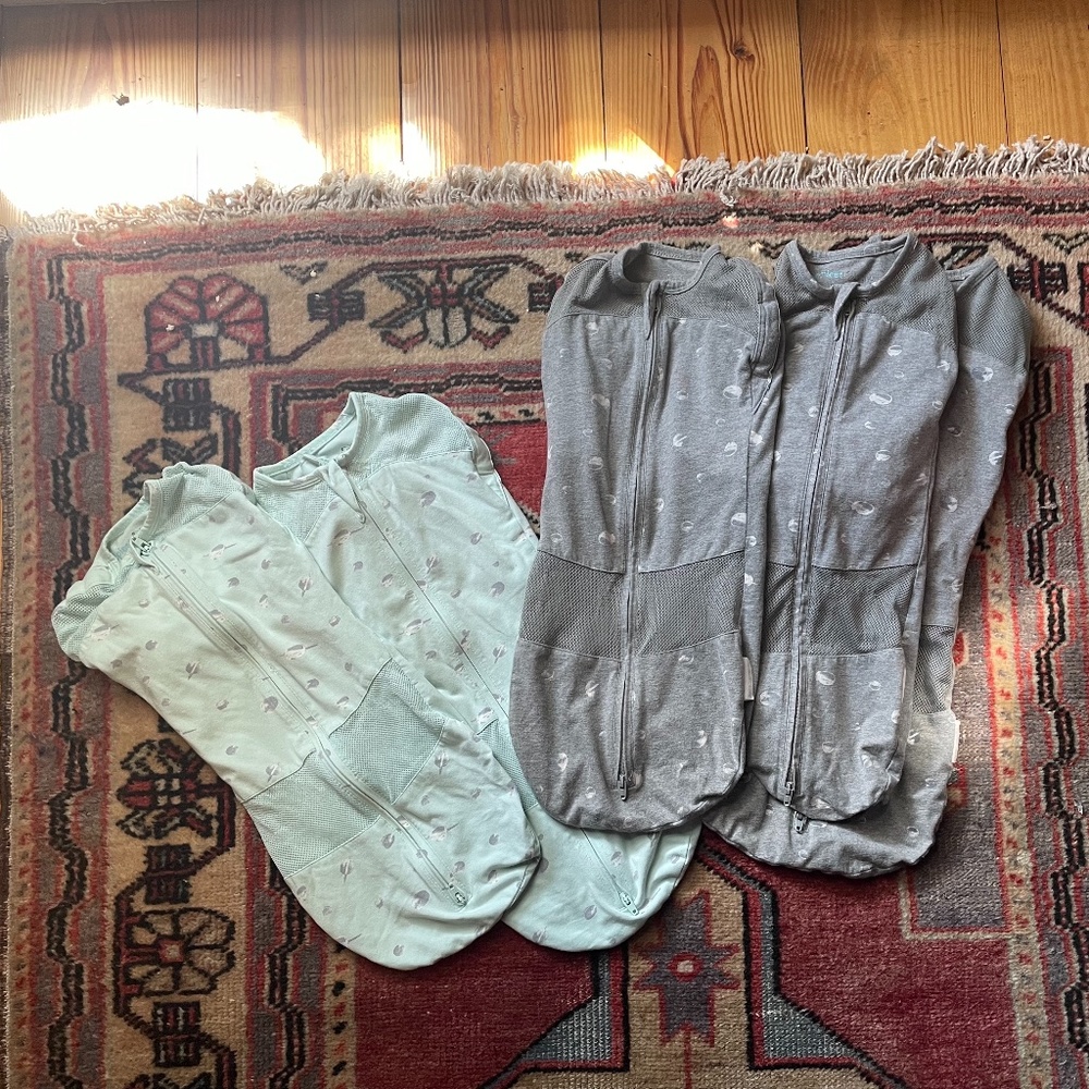 Sleepea Baby Swaddle Bundle - 4 Small, 1 Medium